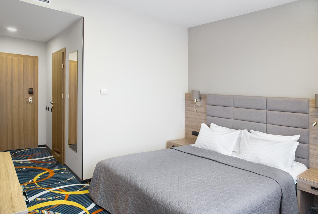 Willing Hotel Минск Екстериор снимка