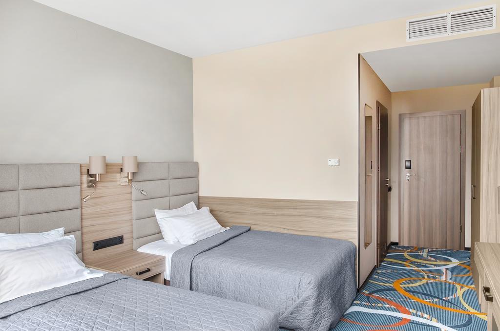Willing Hotel Минск Екстериор снимка